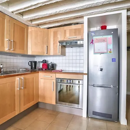 Superb 2 Bedroom Flat In Le Marais Neighborhood Paříž